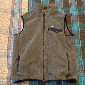 Patagonia Men's Charcoal Fleece Vest